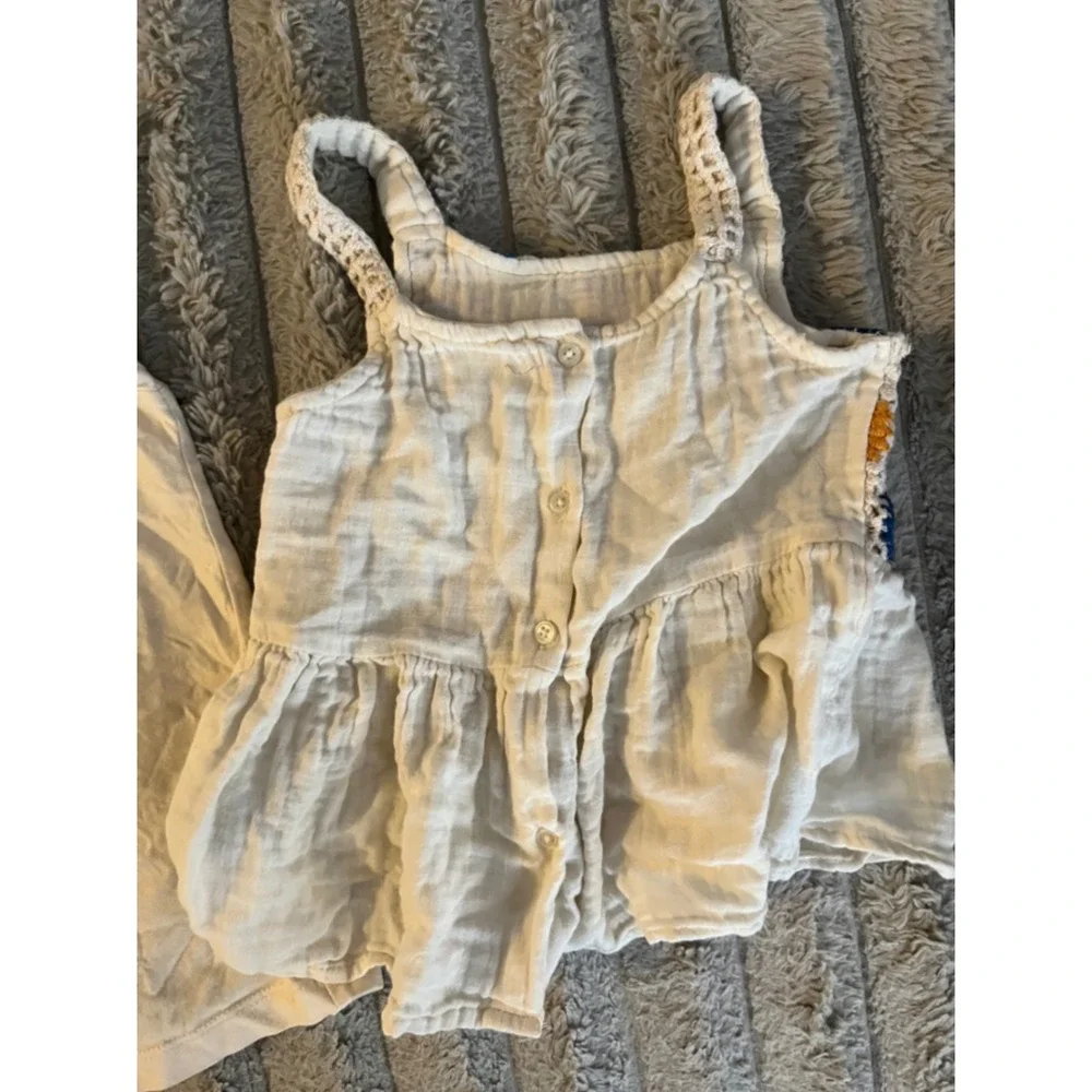 Bundle Zara Kids Crochet Floral Top & Polished Prints Peace Sign Tee 4T 4-5Y